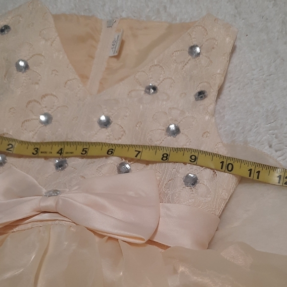Elegant Cream Kids Dress with Bow - Picture 3 of 6